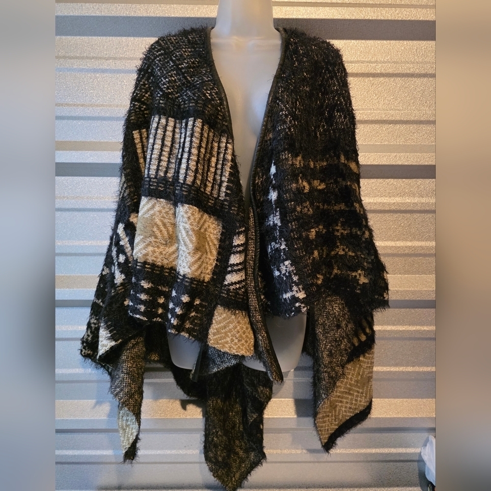 BCBGMaxAzria Black and Cream Poncho